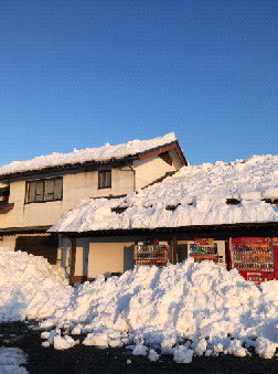 屋根雪下ろしの後の様子